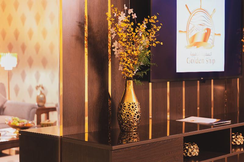 Отель Golden Ship