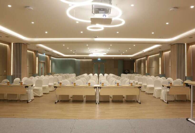 호텔 Infinity Aonang Krabi Sha Certified