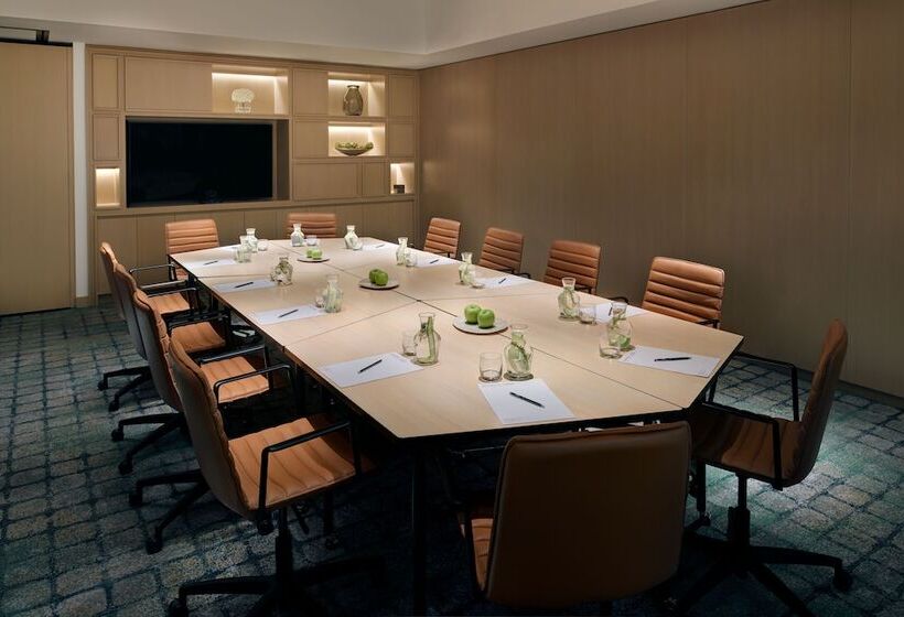 هتل Mövenpick Resort Al Marjan Island