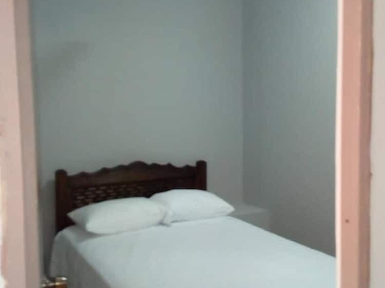 Отель Posada Y Hostal Del Parque   Hostel