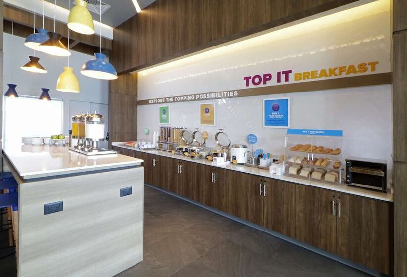 בית מלון כפרי Tru By Hilton Monterrey Fundidora