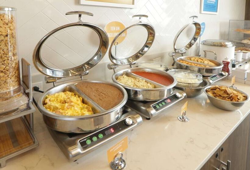 בית מלון כפרי Tru By Hilton Monterrey Fundidora