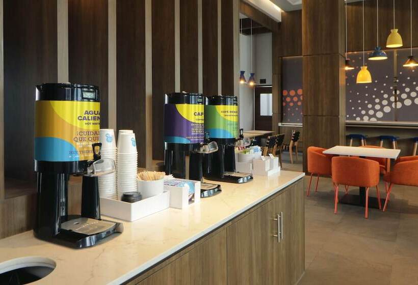 בית מלון כפרי Tru By Hilton Monterrey Fundidora