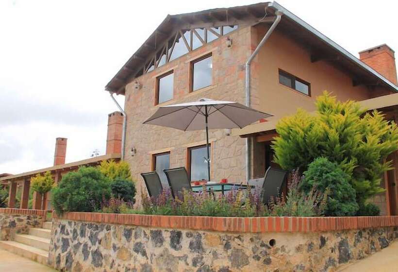 هتل Y Cabañas Mountain Lodge