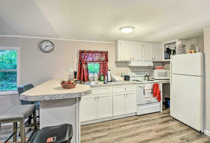 Lovely Gainesville Retreat Near Lake Lanier