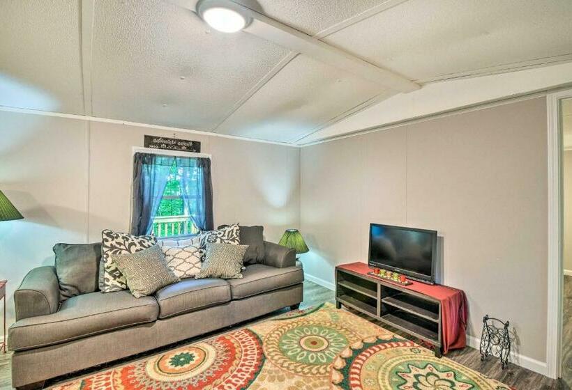 Lovely Gainesville Retreat Near Lake Lanier