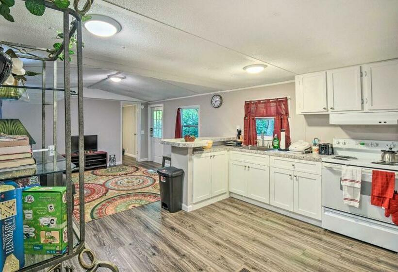 Lovely Gainesville Retreat Near Lake Lanier