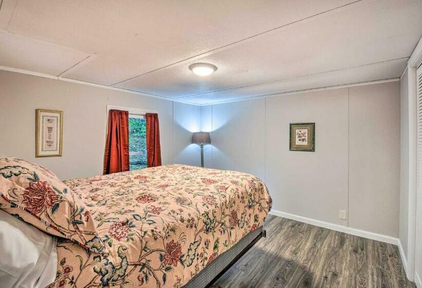 Lovely Gainesville Retreat Near Lake Lanier