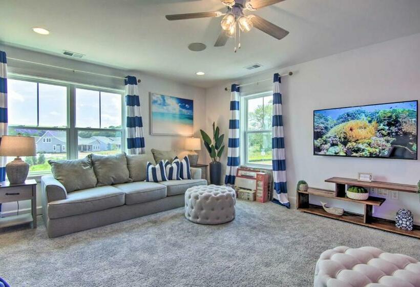 Ocean View Home With Beach Shuttle, 5 Mi To Coast!