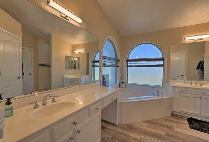 Luxe Gilbert Retreat With Private Pool And Game Room!