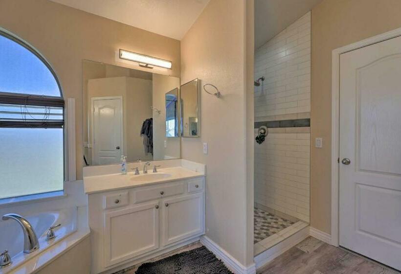 Luxe Gilbert Retreat With Private Pool And Game Room!