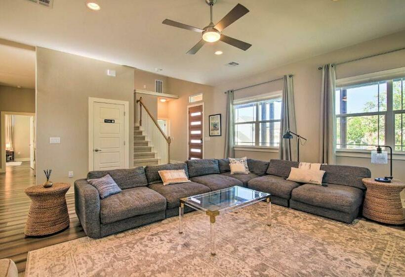 Modern Lago Vista Home With Pool And Lake Access!