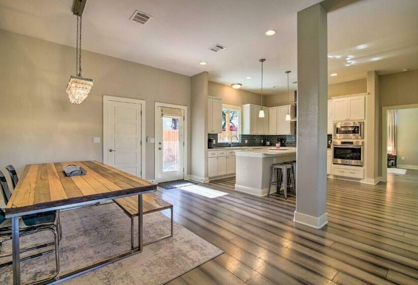 Modern Lago Vista Home With Pool And Lake Access!