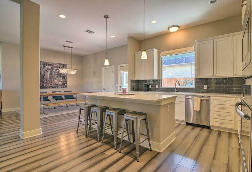 Modern Lago Vista Home With Pool And Lake Access!