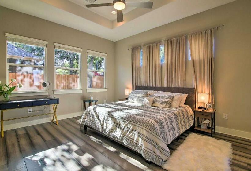 Modern Lago Vista Home With Pool And Lake Access!