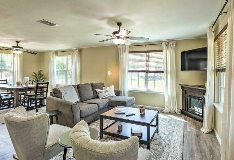 Pet Friendly Retreat Less Than 5 Mi To Bastrop Lake!