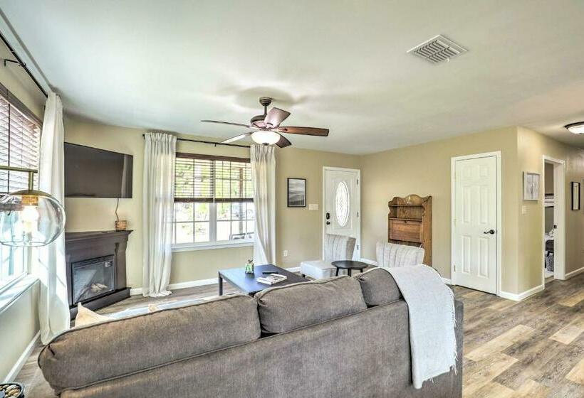 Pet Friendly Retreat Less Than 5 Mi To Bastrop Lake!