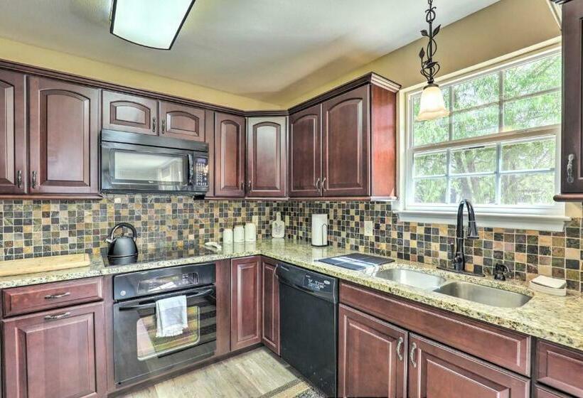 Pet Friendly Retreat Less Than 5 Mi To Bastrop Lake!