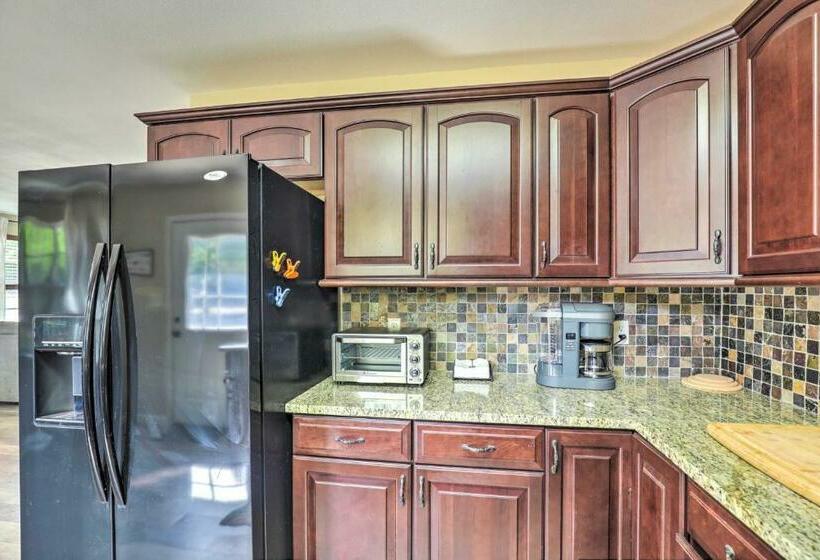 Pet Friendly Retreat Less Than 5 Mi To Bastrop Lake!