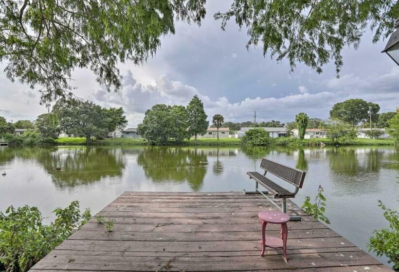 St Pete Retreat With Spacious Patio And Pond View