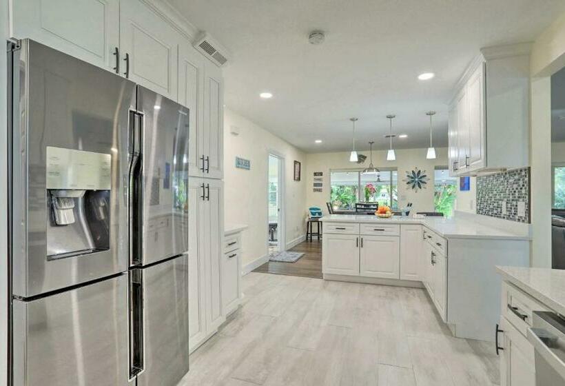 St Pete Retreat With Spacious Patio And Pond View