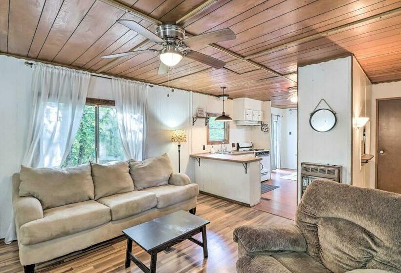 Edgemont Home With Deck About 9 Mi To Greers Ferry Lake!