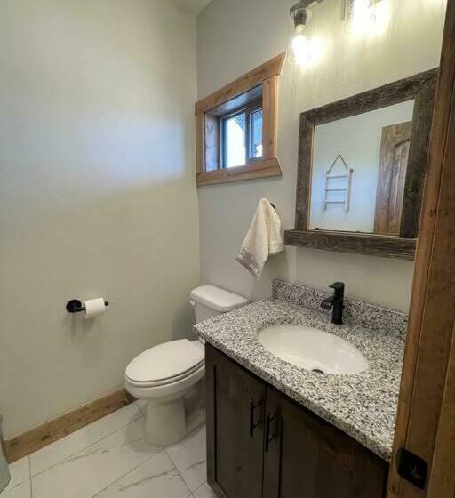 3501 Joseph Dr 30 Miles From Yellowstone Entrance!