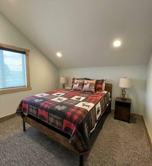 3501 Joseph Dr 30 Miles From Yellowstone Entrance!