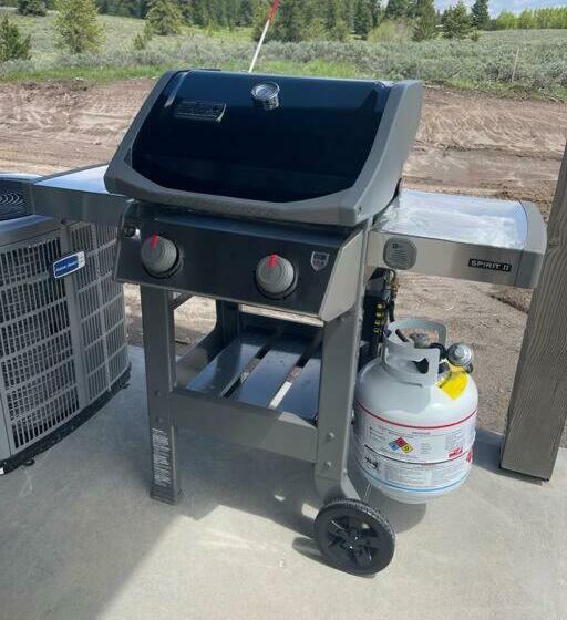 3501 Joseph Dr 30 Miles From Yellowstone Entrance!