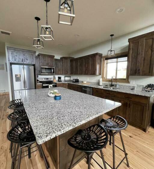 3501 Joseph Dr 30 Miles From Yellowstone Entrance!