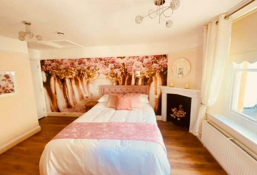 All Seasons Bed & Breakfast   Adults Only