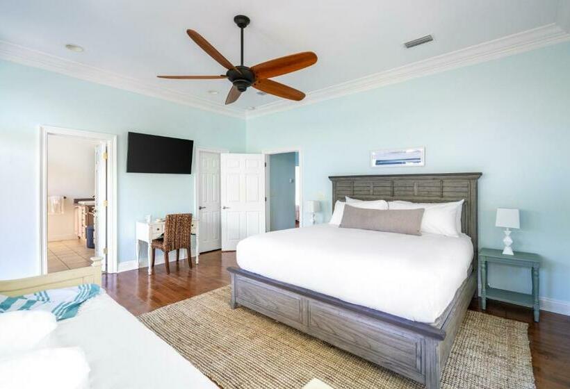 Augustine By Avantstay Stunning Home W Gorgeous Interior Multiple Patios