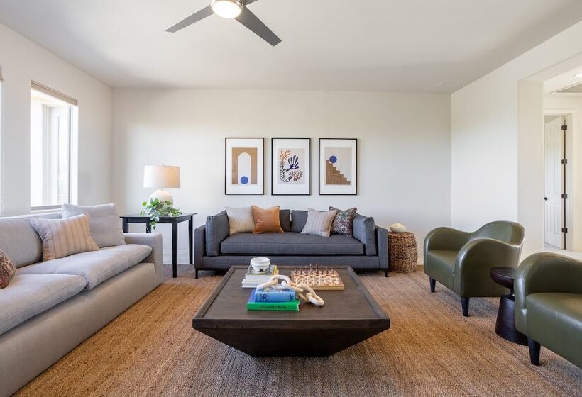 Aviano By Avantstay Phoenix Is Calling W Pool Hot Tub Game Room