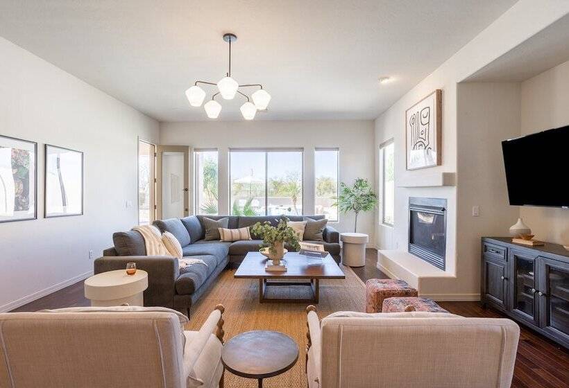 Aviano By Avantstay Phoenix Is Calling W Pool Hot Tub Game Room