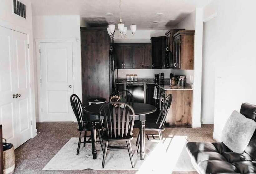 Beautiful New 3 Br 2ba Townhome No Stairs