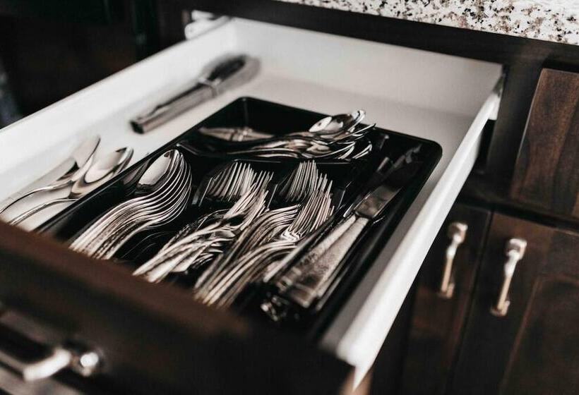 Beautiful New 3 Br 2ba Townhome No Stairs