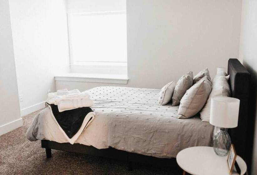 Beautiful New 3 Br 2ba Townhome No Stairs