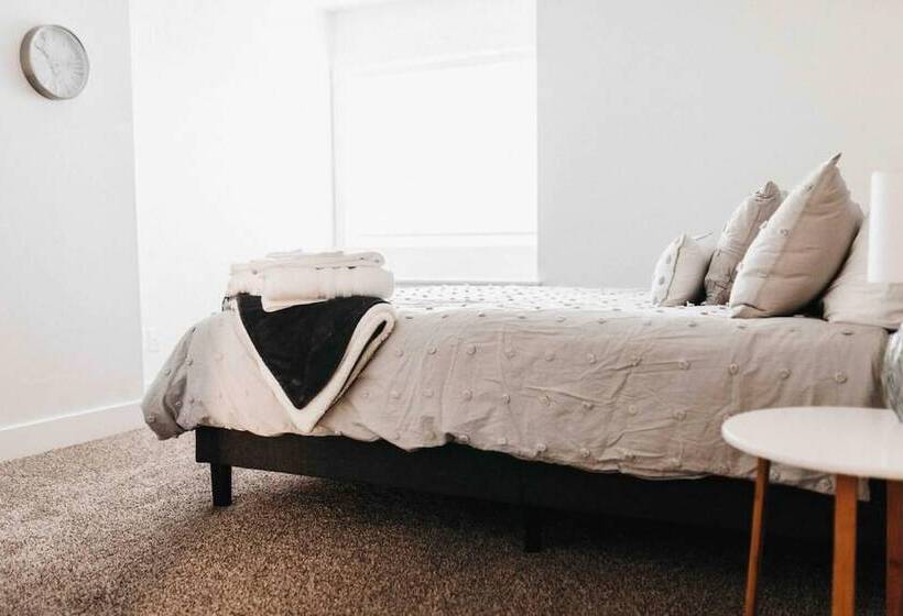 Beautiful New 3 Br 2ba Townhome No Stairs