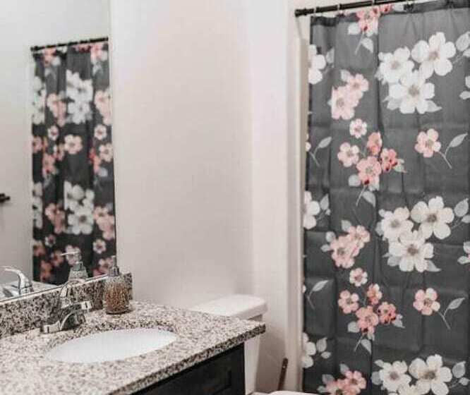 Beautiful New 3 Br 2ba Townhome No Stairs