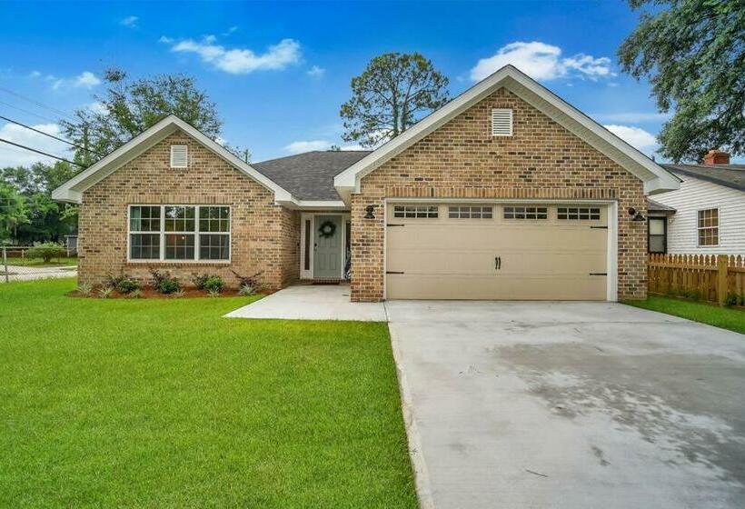 Beautiful New Construction Only 4 Min To Downtown!