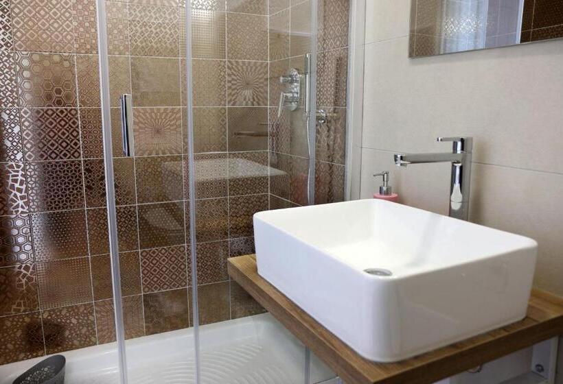 تختخواب و صبحانه Antares Rooms