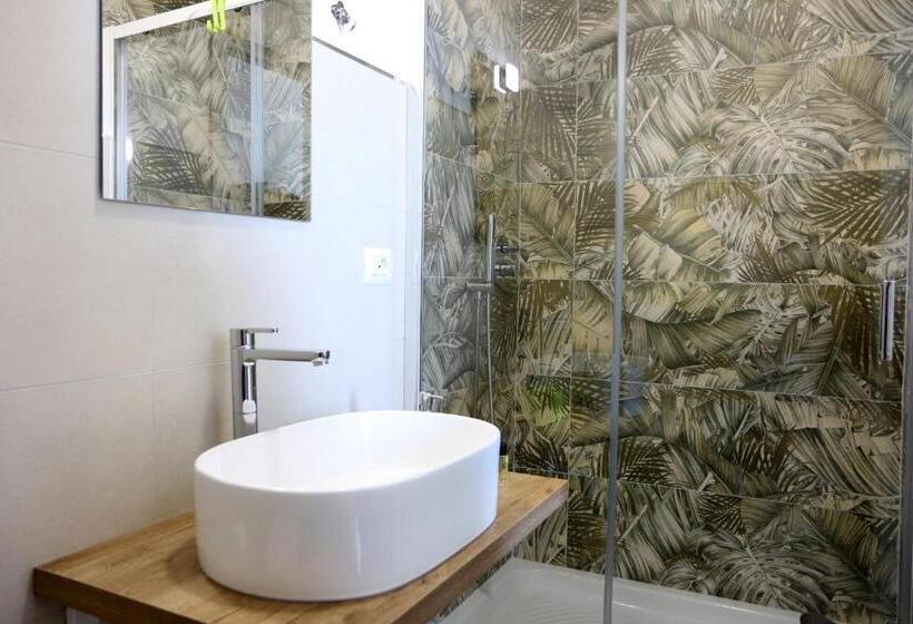 تختخواب و صبحانه Antares Rooms
