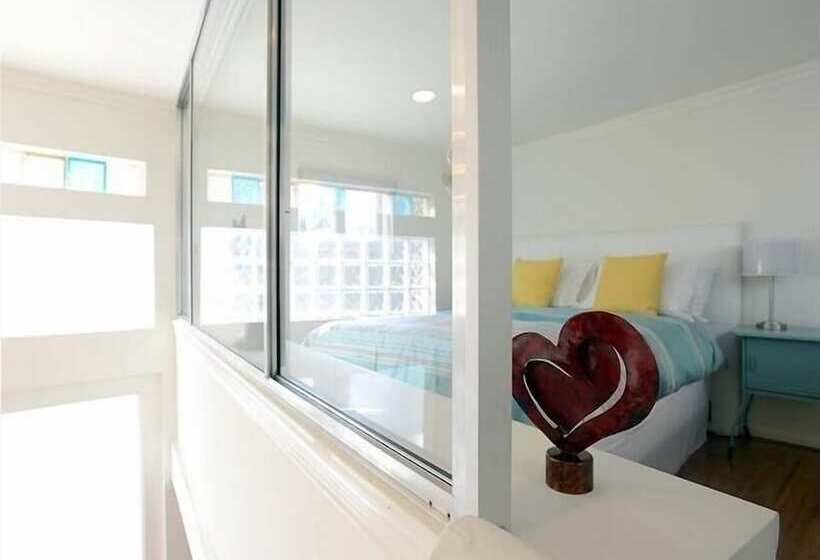 Beverly Hills Modern Guesthouse