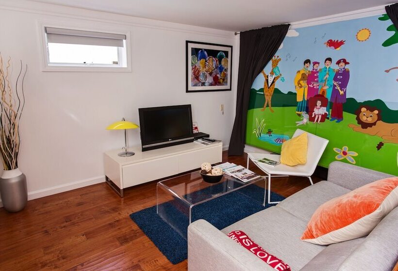 Beverly Hills Modern Guesthouse