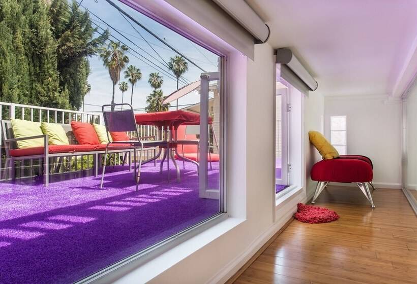 Beverly Hills Modern Guesthouse