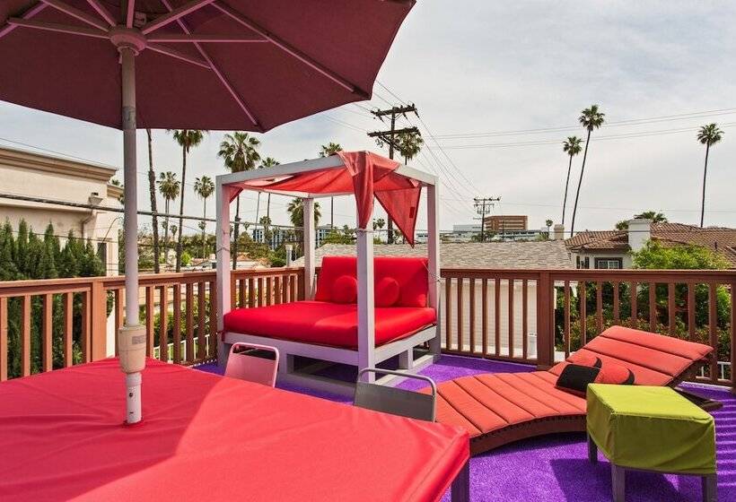 Beverly Hills Modern Guesthouse