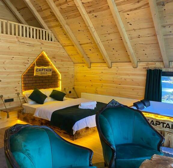 Captain Suit Bungalov