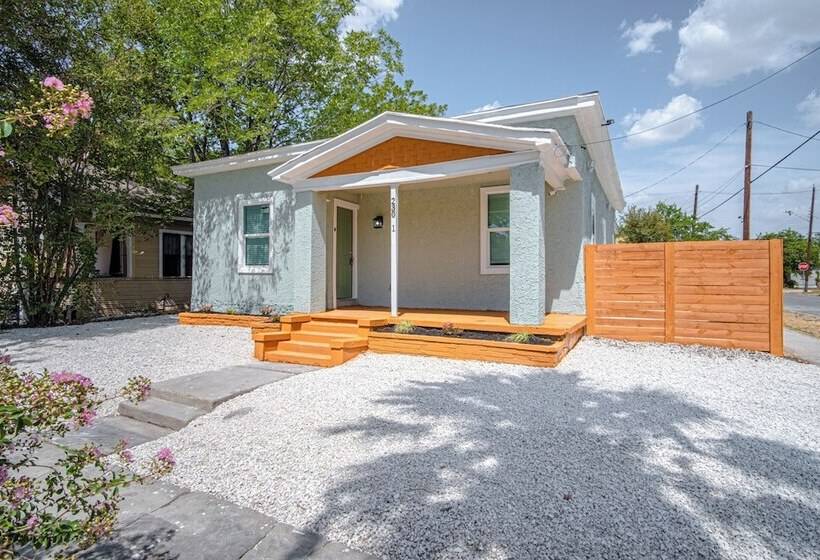 Cozy And Lovely 2br 2ba Apt#a Near Lively Downtown