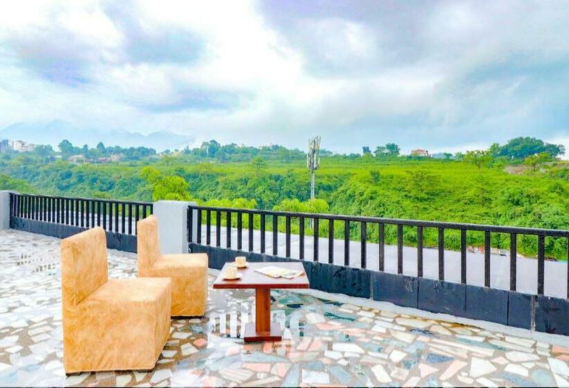 בית מלון כפרי Capital O 91022 Maira Heights