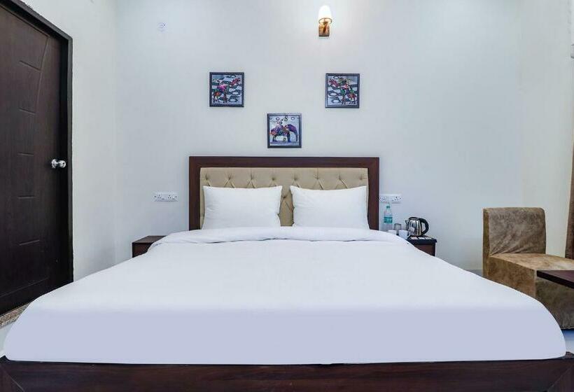 בית מלון כפרי Capital O 91022 Maira Heights